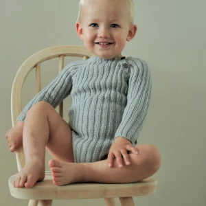 Year-round body with buttons